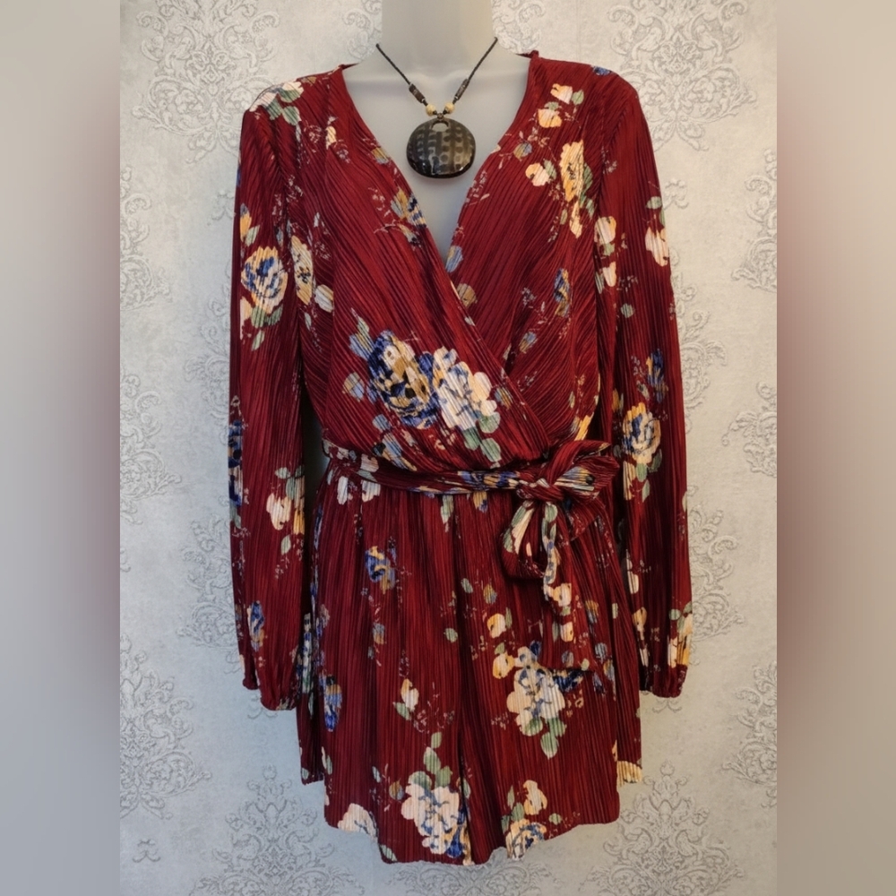 LUSH Burgundy Floral Plissé Pleated Romper Medium Wrap V-Neck Long Sleeve Boho